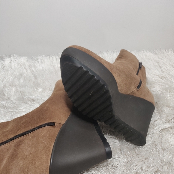 Suede wedge bootie by Jeannot sz 39 - Picture 8 of 8